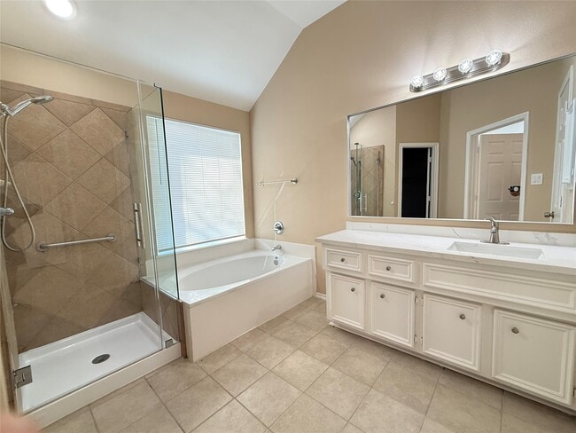 Building Photo - 2107 Castle Gardens Ln