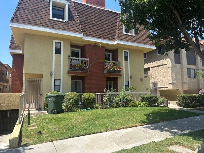 Building Photo - 1137 N Louise St
