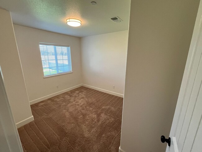 Building Photo - Discover Your Dream Home in Merced – Comfo...