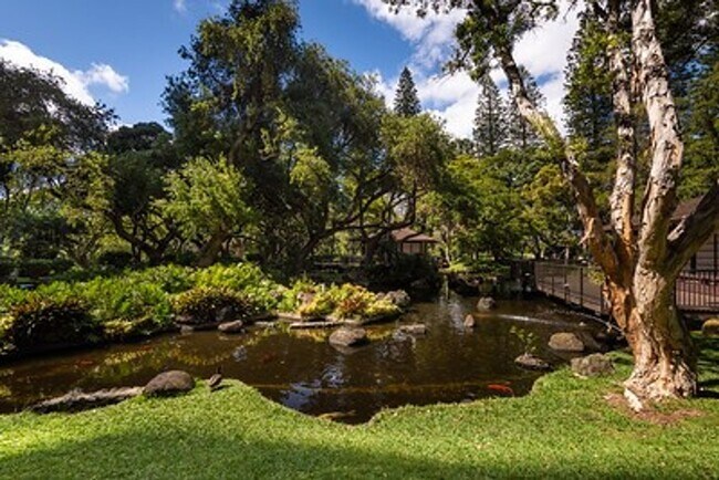 Building Photo - Centrally Located Queen Emma Gardens,