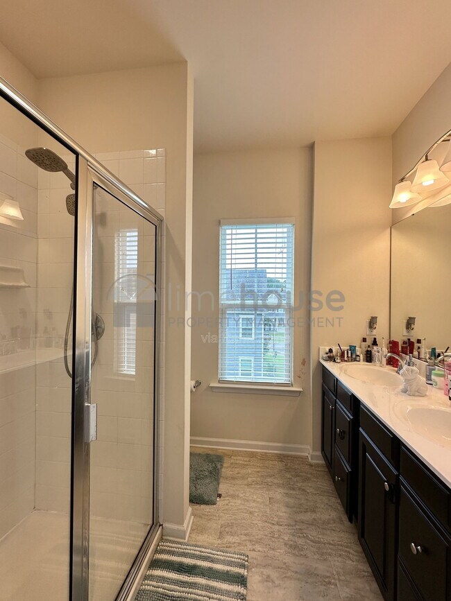 Building Photo - 724 Phalarope St