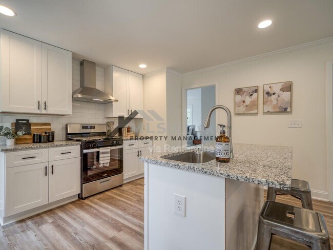 Building Photo - 1010 Cole St