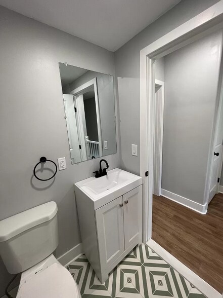 Building Photo - 1837 E Sergeant St