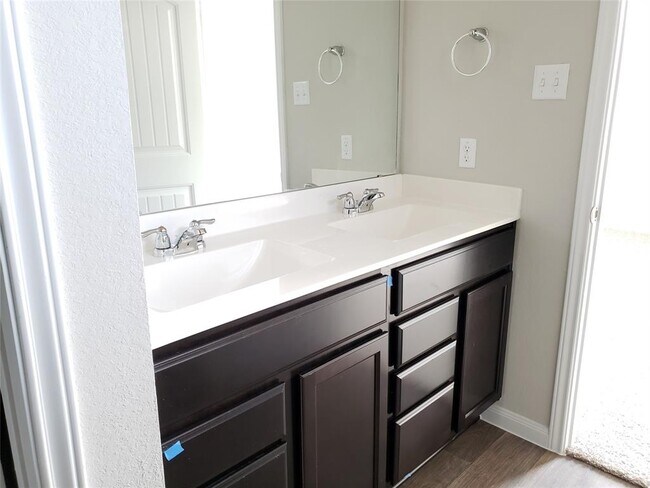 Building Photo - 118 Lullaby Dr