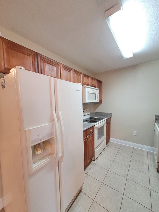 Building Photo - 803 Majestic Dr