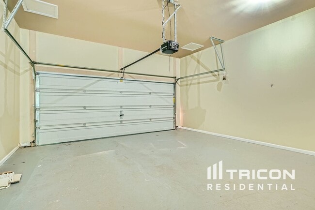 Building Photo - 3768 Lake Haven Way