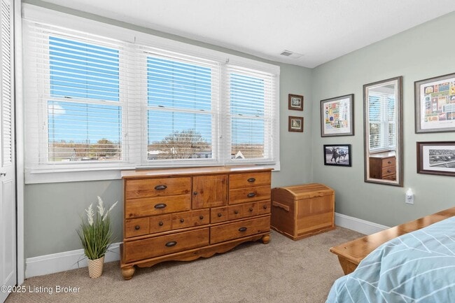 Building Photo - Spacious Home in the Heart of Clifton