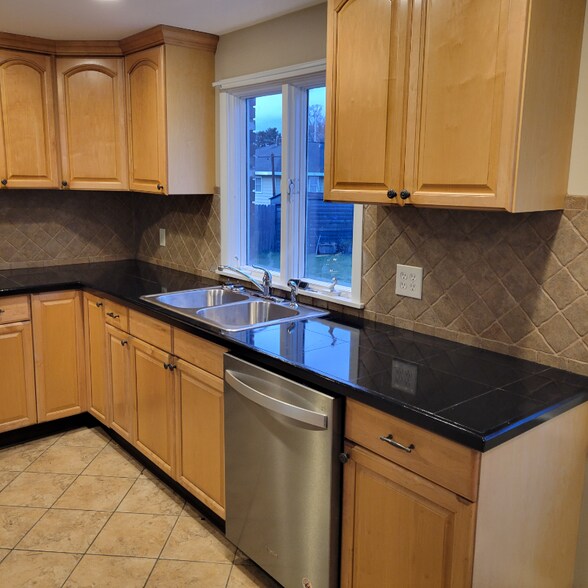 Building Photo - 50 Fairfield Ave