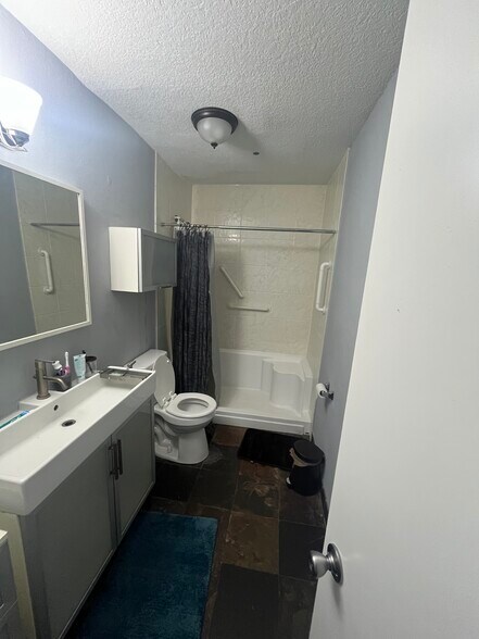 Building Photo - 5326 Whiteway Dr