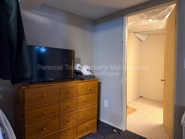 Building Photo - 606 5th St S