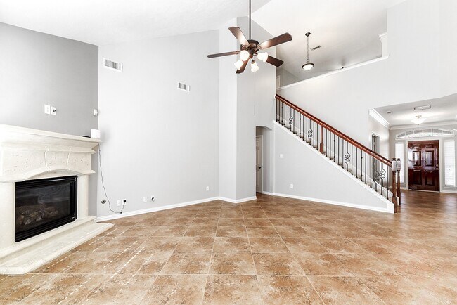 Building Photo - 28223 Daystrom Ln