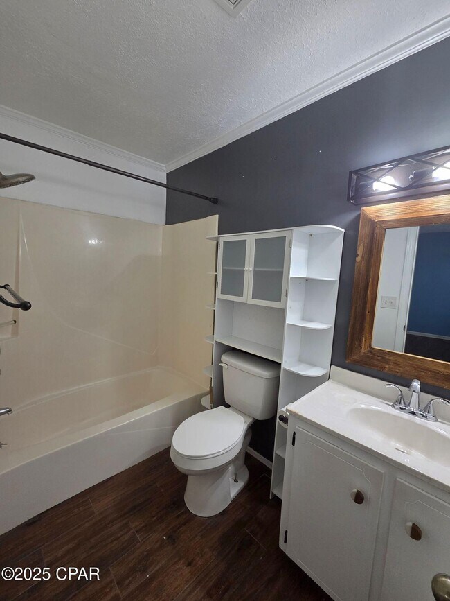 Building Photo - 209 S Maryella Ave