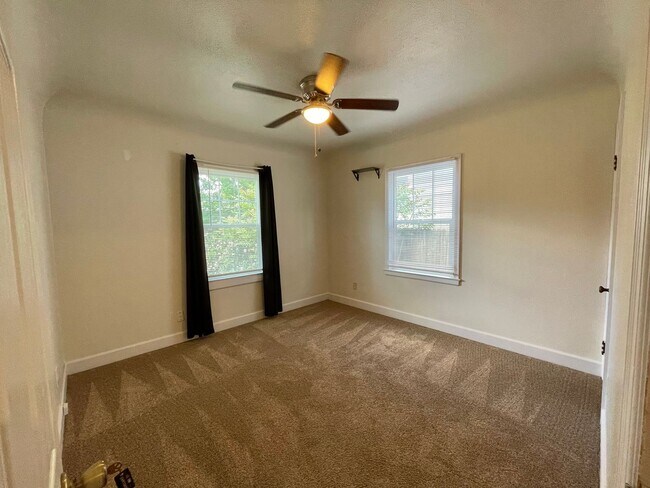 Building Photo - 4 Bedroom - PRE-LEASE FOR JUNE