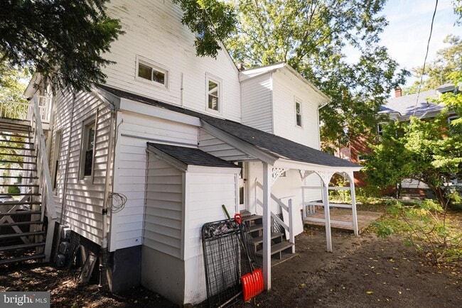 Building Photo - 611 Locust St