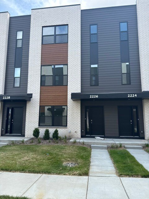 Building Photo - 2226 Lake Shore Dr