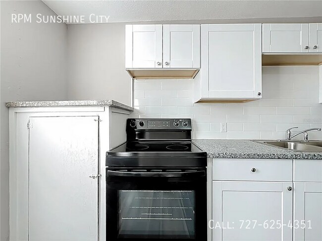 Building Photo - 944 18th Ave S