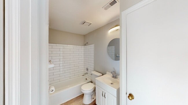 Building Photo - 9617 Vinca Cir