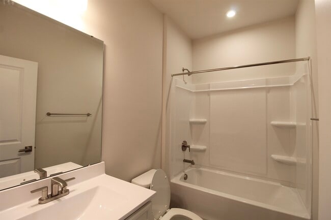 Building Photo - 3663 Ponton Rd