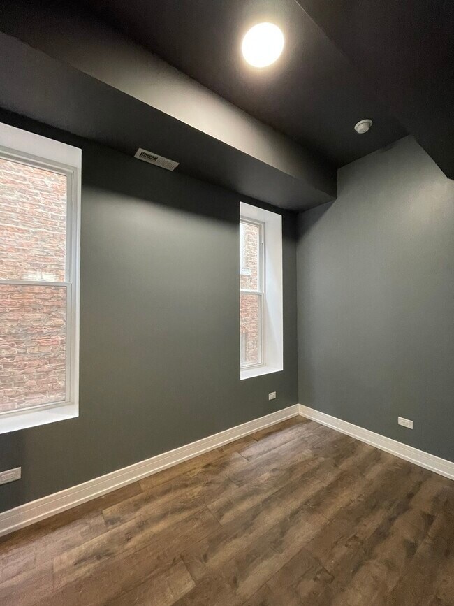 Building Photo - 1531 S Harding Ave