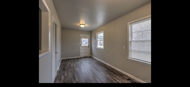 Building Photo - 925 E Thompson Ave