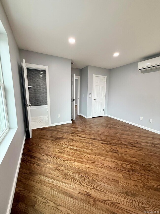 Building Photo - 19 Lee Ave