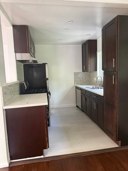 Building Photo - 1231 N Formosa Ave