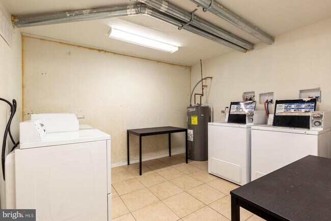 Building Photo - 1429 Poplar St