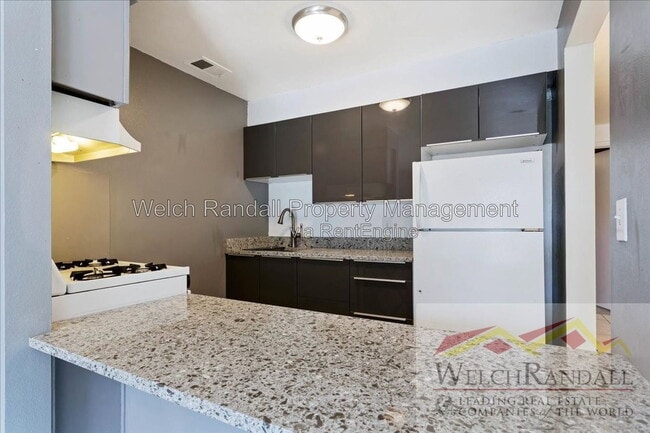 Building Photo - 5676 Meadow Ln