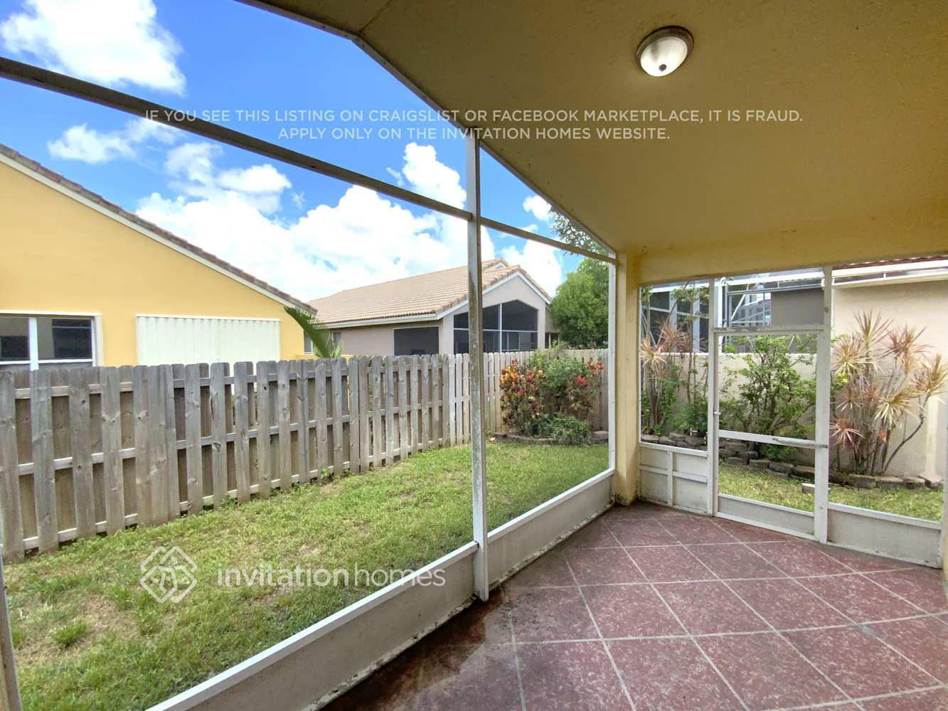 Building Photo - 9549 Lago Dr