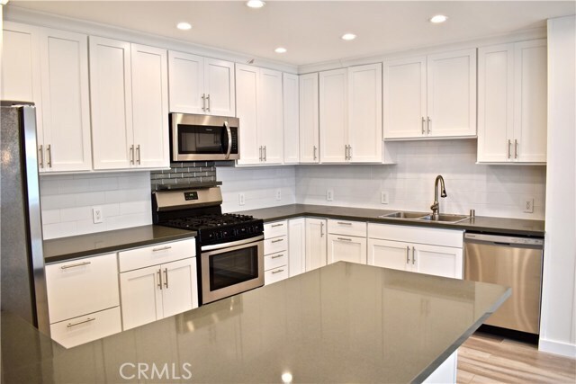 Building Photo - 300 Maryland St