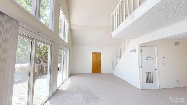 Building Photo - 102 W Windjammer Rd