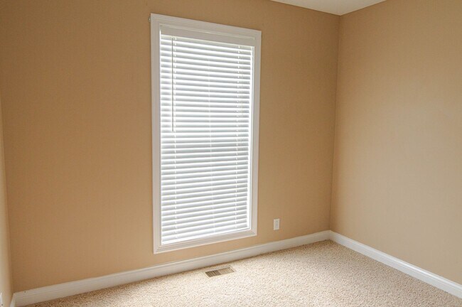 Building Photo - Pet Friendly Ranch!