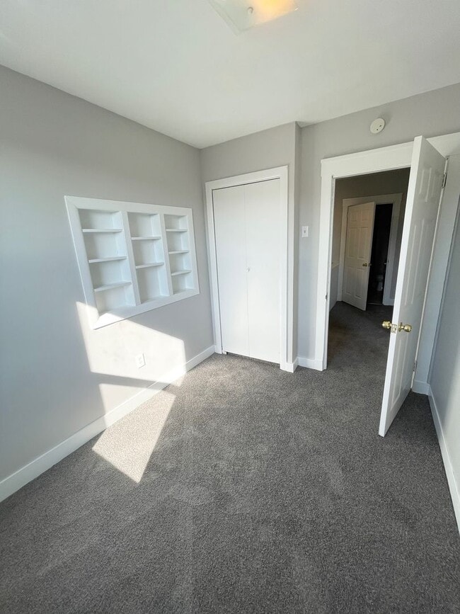 Building Photo - Newly Remodeled 3 Bedroom, 1.5 Bathroom in Brentwood- Basement Bar and Central Air!!