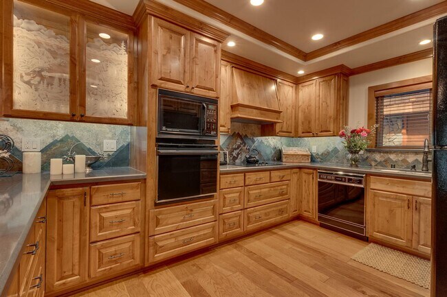 Building Photo - Incline Village Condominium:  2 Bedrooms, 2.5 Bathrooms, Low Elevation