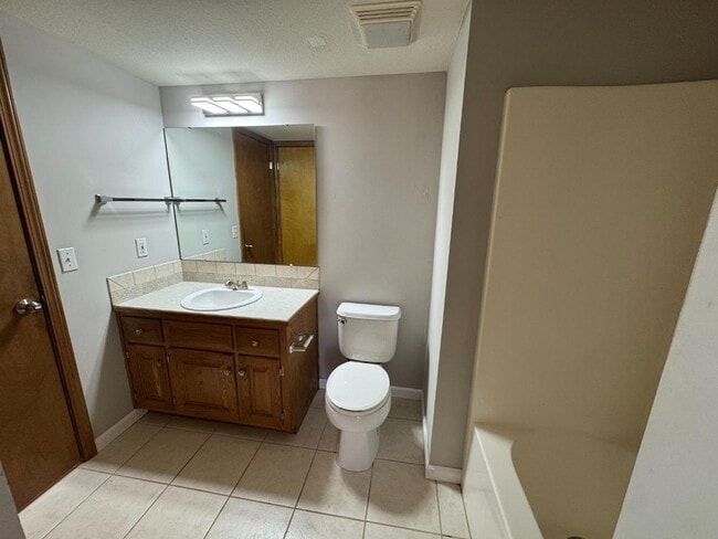 Building Photo - 410 Trent Ct