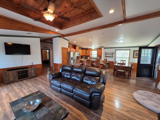 Building Photo - 708 Town Creek Rd