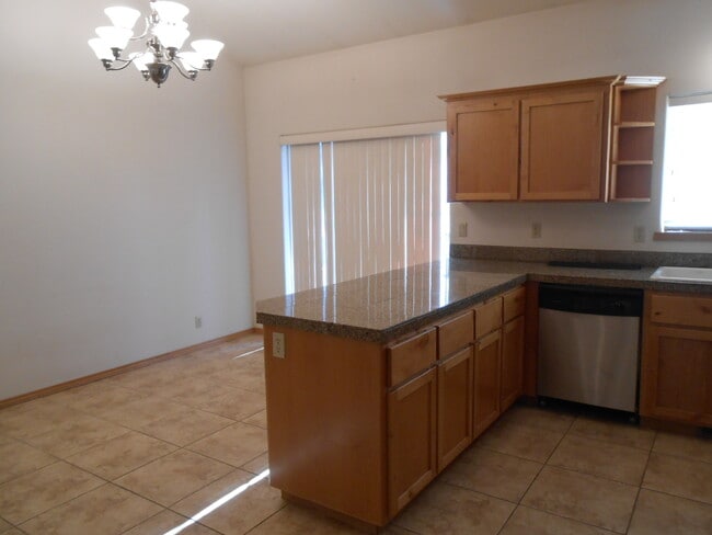 Building Photo - 1021 SW Crosscut Ct