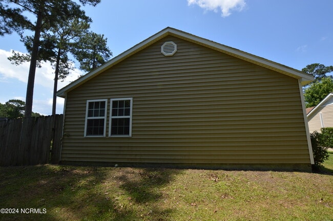 Building Photo - 206 Wedgewood Dr
