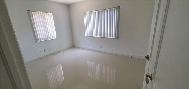 Building Photo - 1304 NE 16th Ave