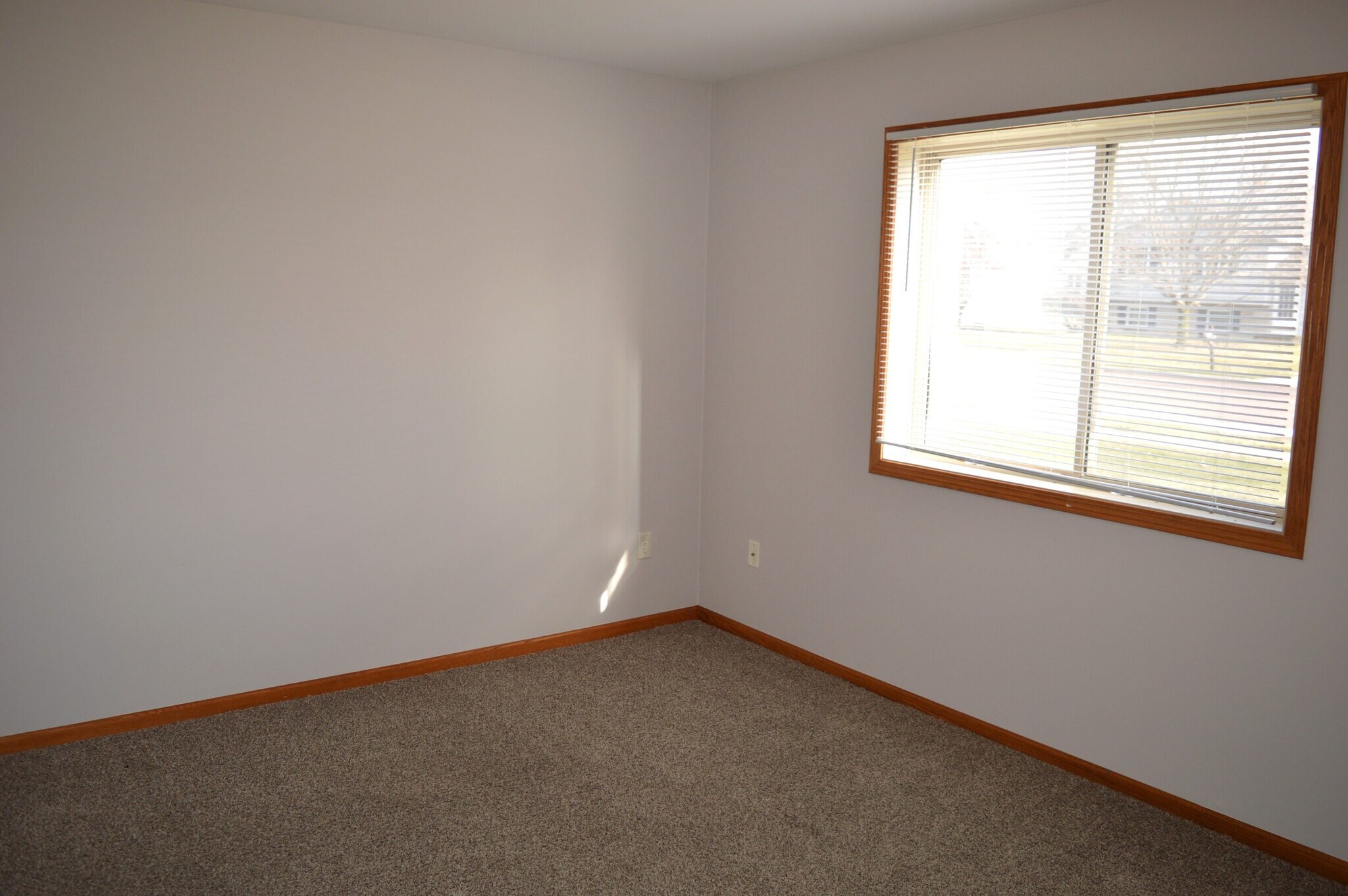 Building Photo - 391 Country Clover Dr