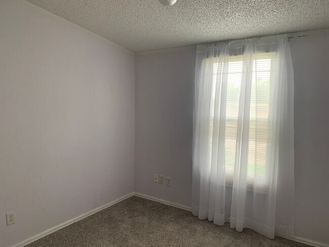 Building Photo - The perfect home is calling, cozy 3 bedroo...