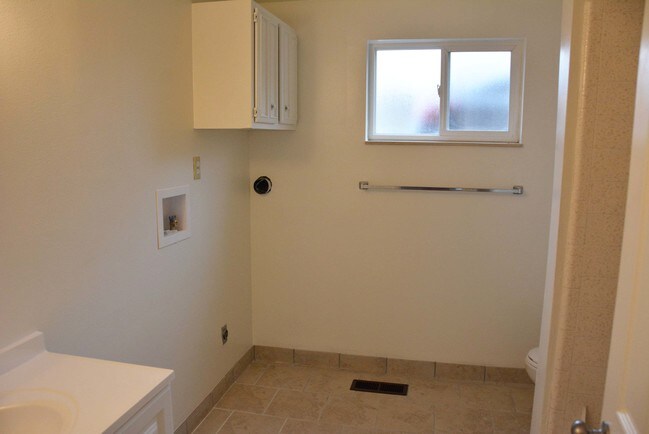 Building Photo - 1127 E 960 S