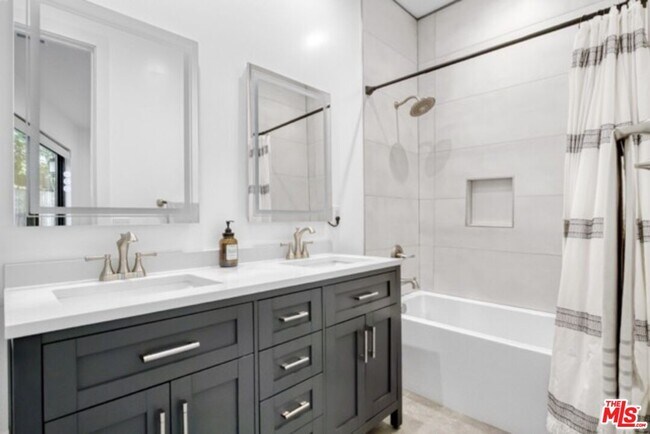 Building Photo - 4852 Seldner St E