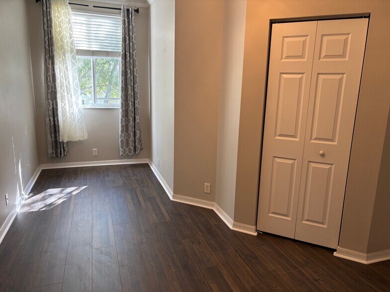 Building Photo - 14916 Salamander Pl