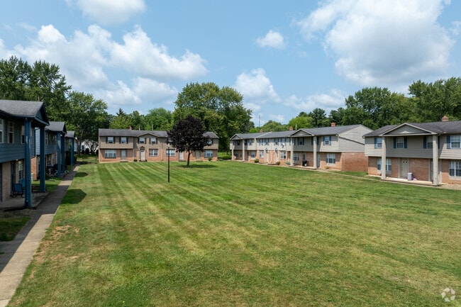 Building Photo - Four Seasons Apartments and Townhomes