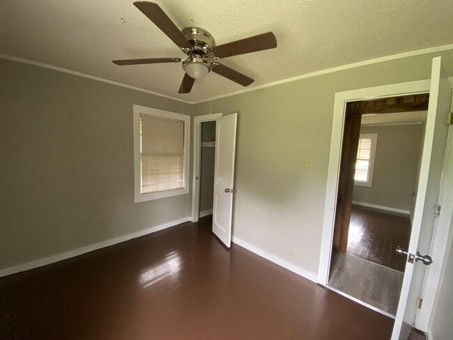 Building Photo - 405 McArthur Blvd