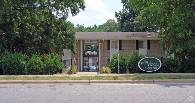 Primary Photo - Moses Court Apartment Homes