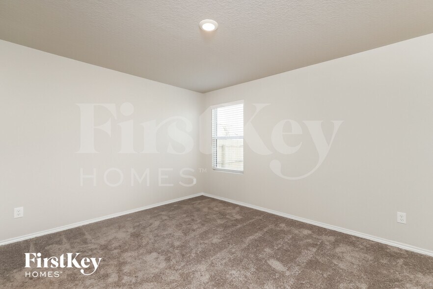 Building Photo - 10610 Varmus Dr