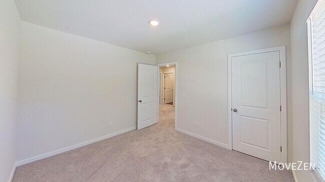 Building Photo - 161 Davis Dr