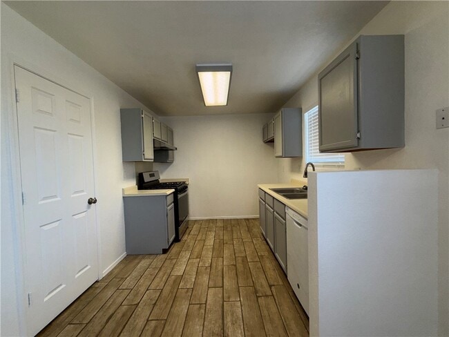 Building Photo - 807 Gemstone Ave